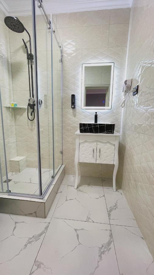 Khan Plaza Almati Kültér fotó