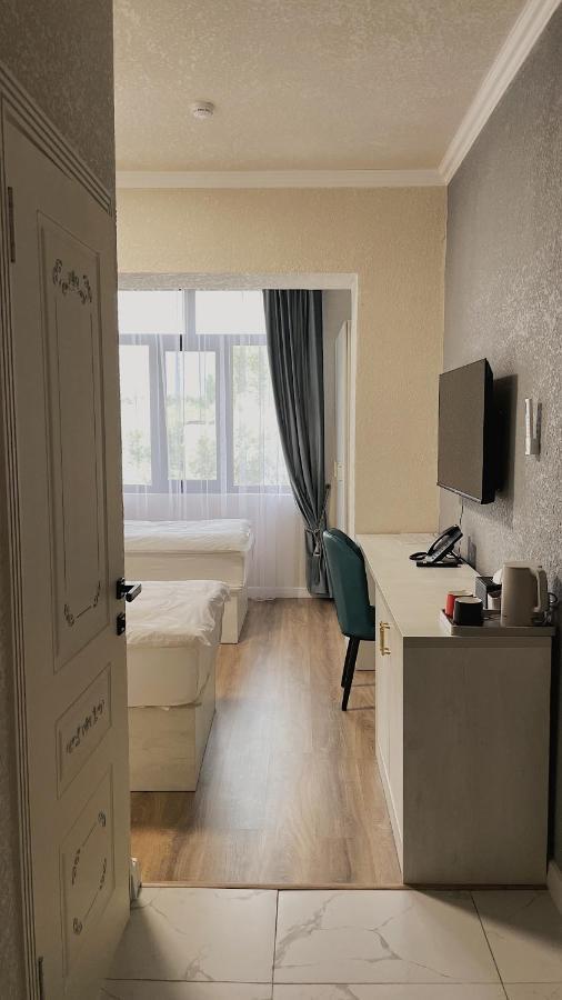 Khan Plaza Almati Kültér fotó